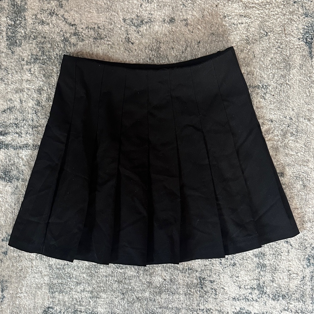 Divided Black Pleated Mini Skirt
